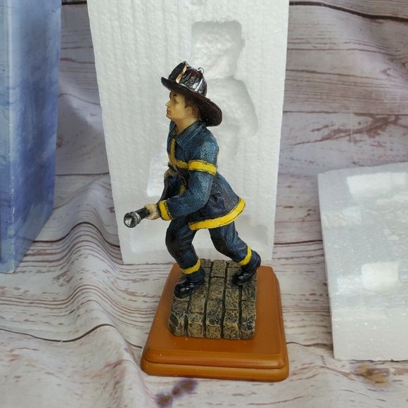 7.5" American Great Heroes Fire Extinguisher Carrying Fireman FG7212 Home Décor - Picture 7 of 12